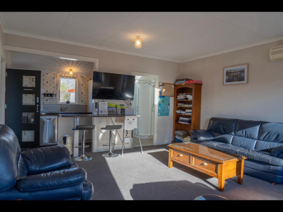 Te Anau Holiday Home - Free Wifi - Free Bikes & Kayaks - Short Walk To Lake & Town - Top Views Exteriör bild