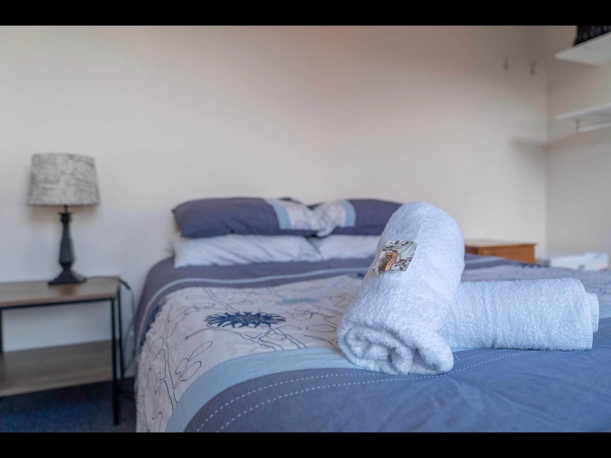 Te Anau Holiday Home - Free Wifi - Free Bikes & Kayaks - Short Walk To Lake & Town - Top Views Exteriör bild